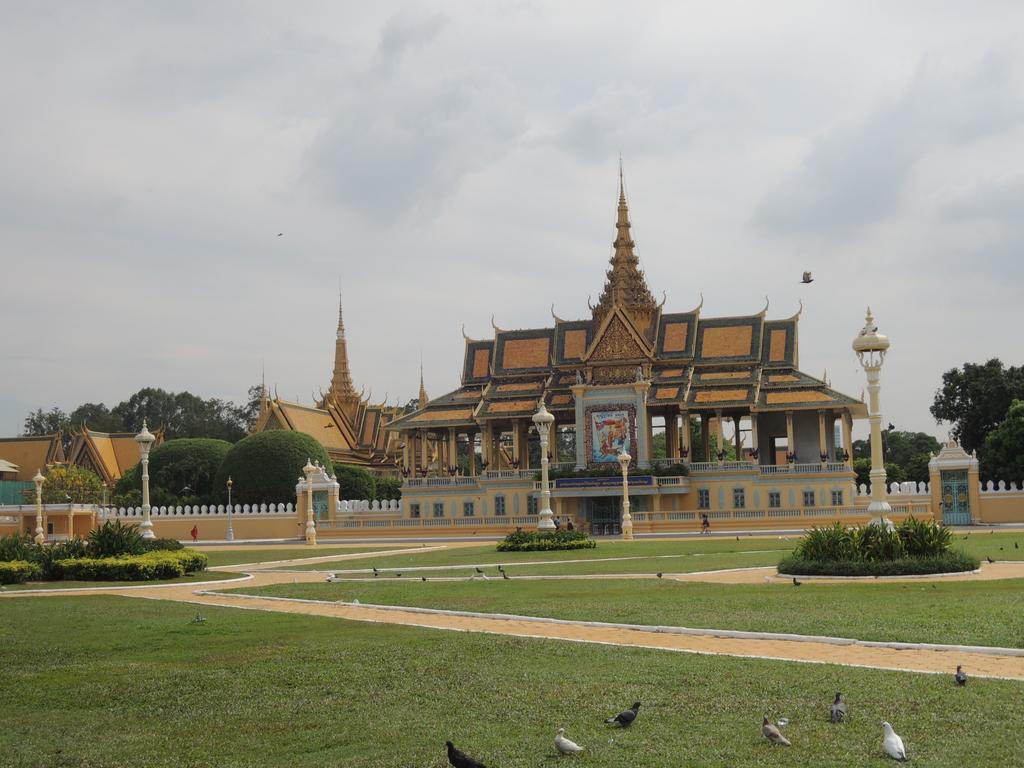 Golden Boat Guesthouse พนมเปญ ภายนอก รูปภาพ