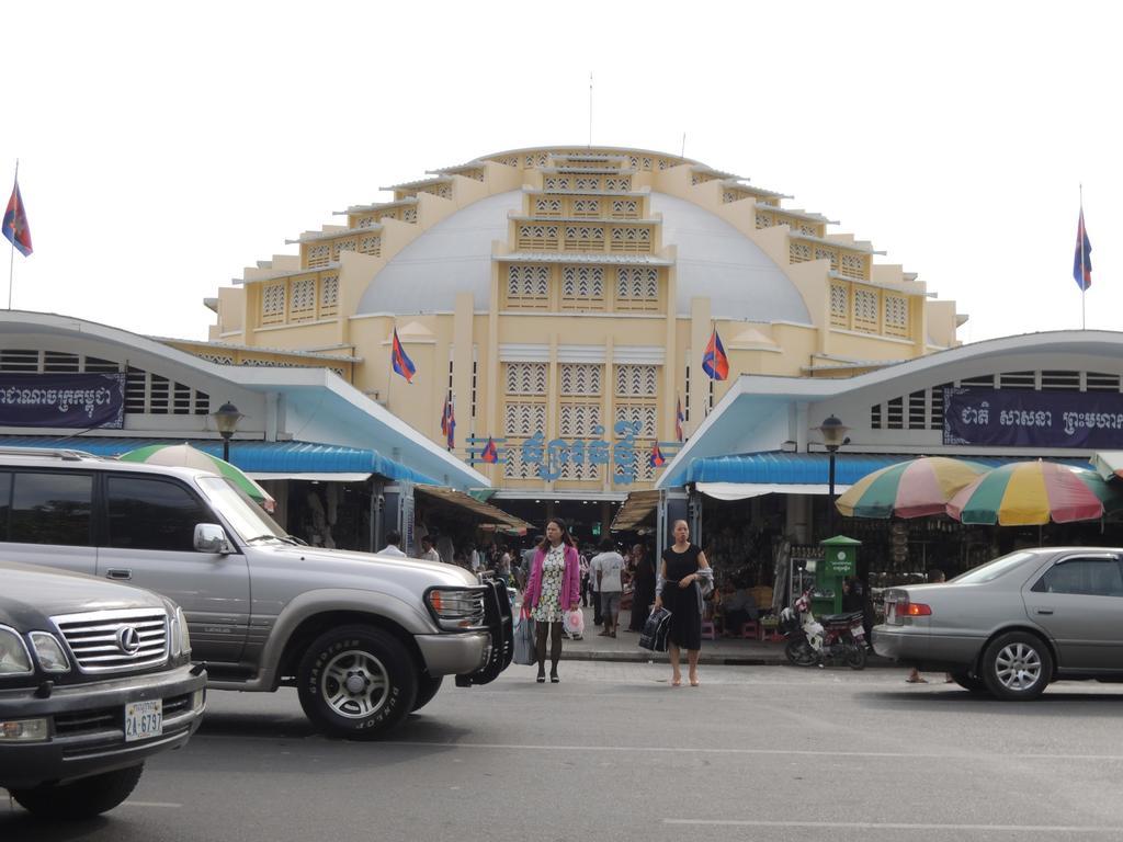 Golden Boat Guesthouse พนมเปญ ภายนอก รูปภาพ