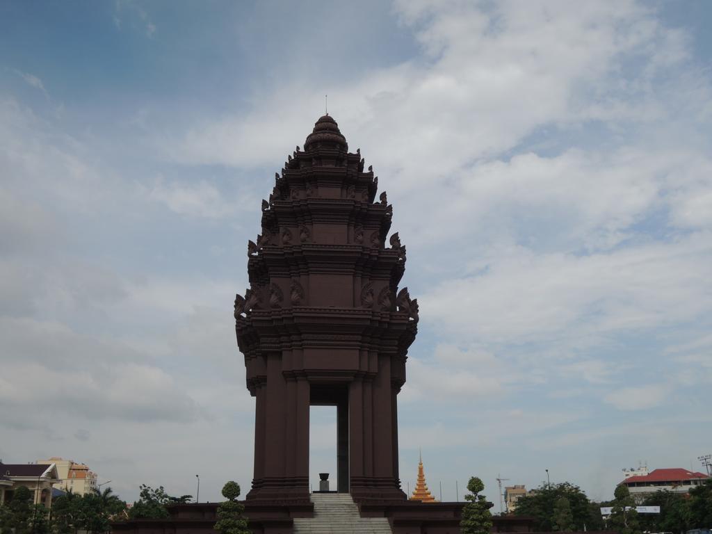 Golden Boat Guesthouse พนมเปญ ภายนอก รูปภาพ