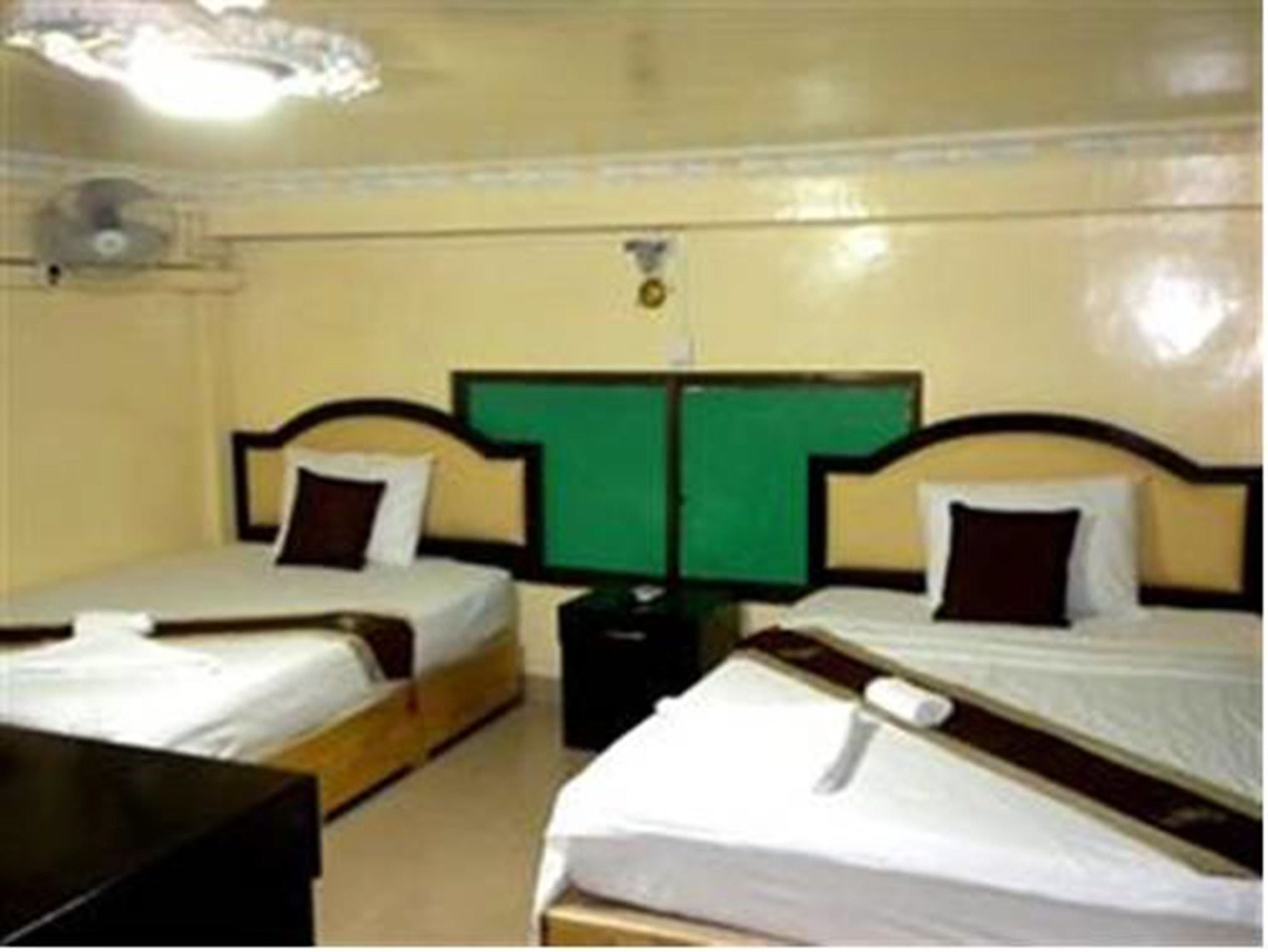 Golden Boat Guesthouse พนมเปญ ภายนอก รูปภาพ