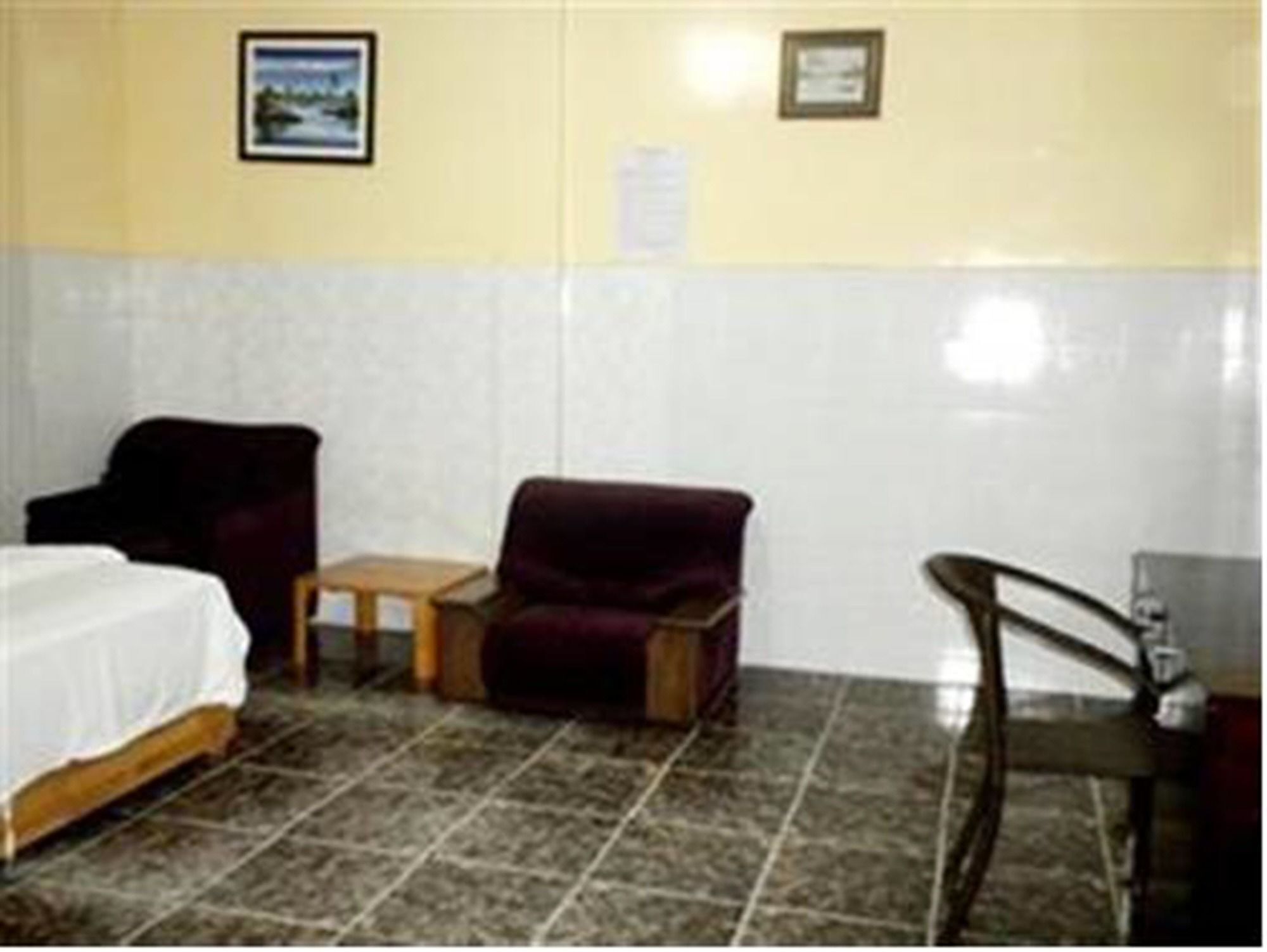 Golden Boat Guesthouse พนมเปญ ภายนอก รูปภาพ